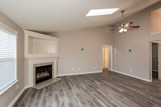 1512 N Hampton Ct in Greenfield, IN - Foto de edificio - Building Photo