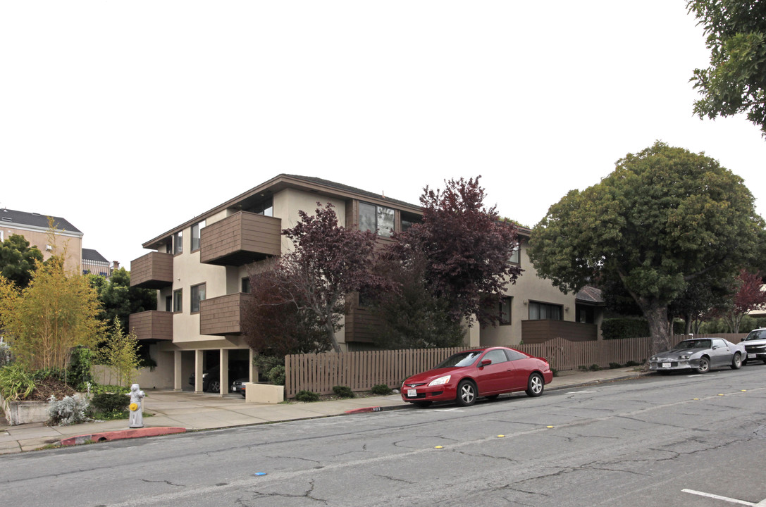 661 W Franklin St in Monterey, CA - Foto de edificio