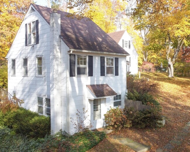 property at 122 Titicus Rd