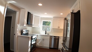 136 Moore St in Wellford, SC - Building Photo - Building Photo
