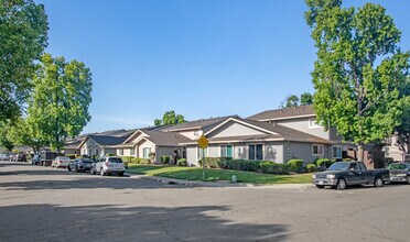 Granada Condos in Milpitas, CA - Foto de edificio - Building Photo