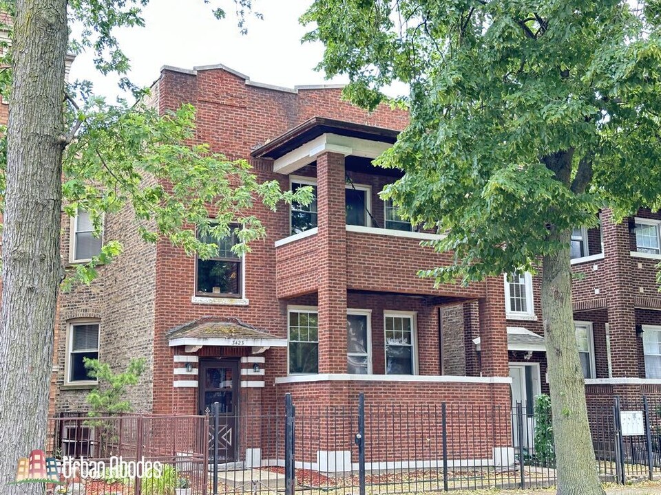 3423 W Evergreen Ave, Unit A02C in Chicago, IL - Foto de edificio