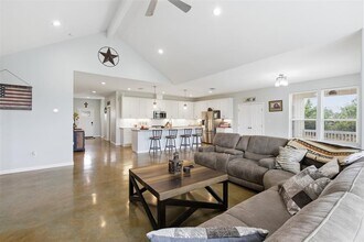 152 Spring Hollow Trail in Smithville, TX - Building Photo - Building Photo