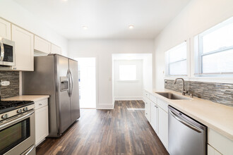 321 Heliotrope Dr in Los Angeles, CA - Building Photo - Building Photo