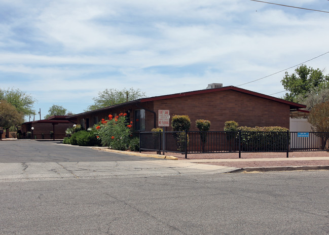 3740 E Presidio Rd in Tucson, AZ - Foto de edificio - Building Photo