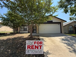 7230 Grassy Trail in San Antonio, TX - Foto de edificio - Building Photo
