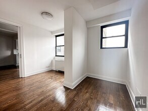E 16 ST in New York, NY - Building Photo - Building Photo