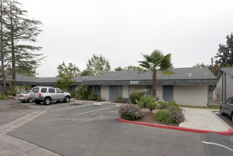 Cedar Gardens Apartments in Fresno, CA - Building Photo - Building Photo