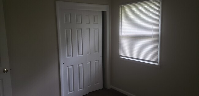 4715 E 18th St in Indianapolis, IN - Foto de edificio - Building Photo