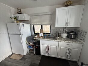 1055 NW 153rd St in Miami, FL - Building Photo - Building Photo
