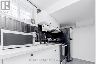 332 Homewood Ave in Toronto, ON - Building Photo - Building Photo