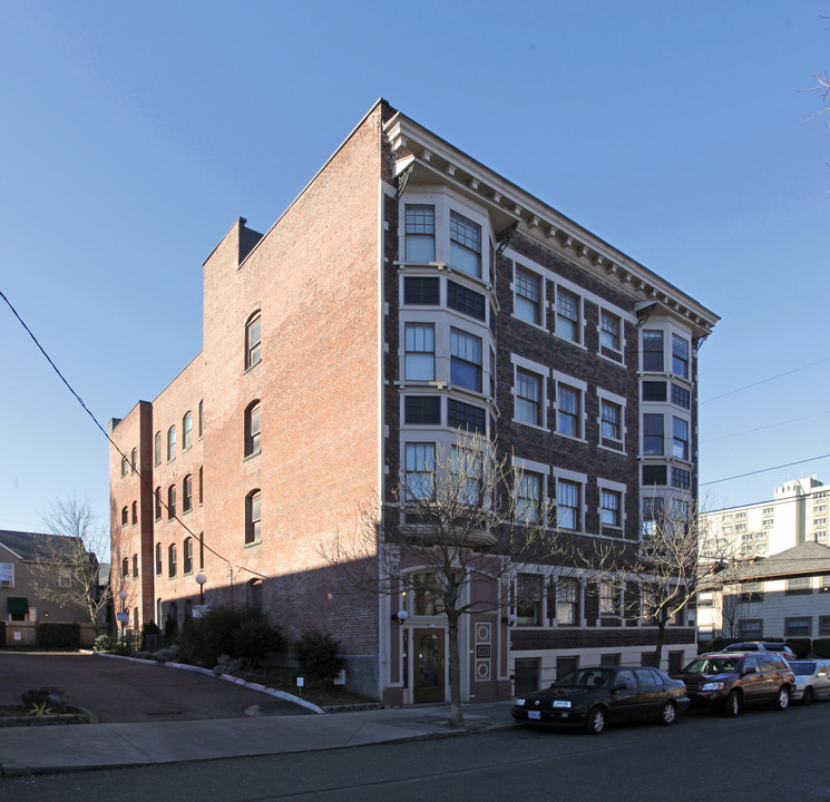 The Bretnor in Portland, OR - Building Photo