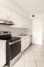 6921 Environ Blvd in Lauderhill, FL - Building Photo - Building Photo