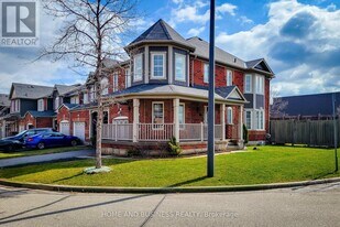 355 Chuchmach Cl in Milton, ON - Building Photo