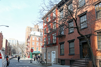 319 W 4th St in New York, NY - Building Photo - Building Photo