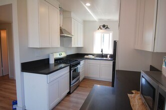 234 W Marquita in San Clemente, CA - Building Photo - Building Photo