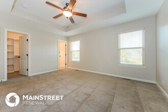 407 Golfview Dr in Pleasant Hill, MO - Foto de edificio - Building Photo