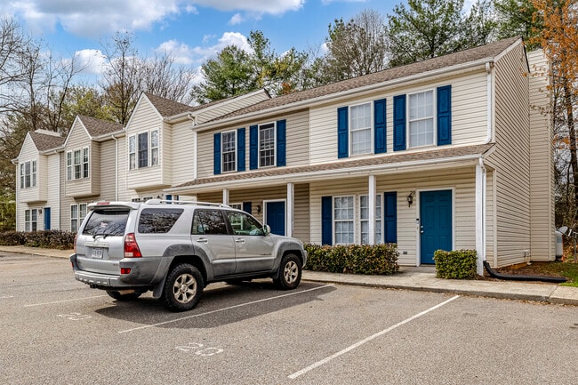 Del Ray Townhomes in Lynchburg, VA - Foto de edificio - Building Photo