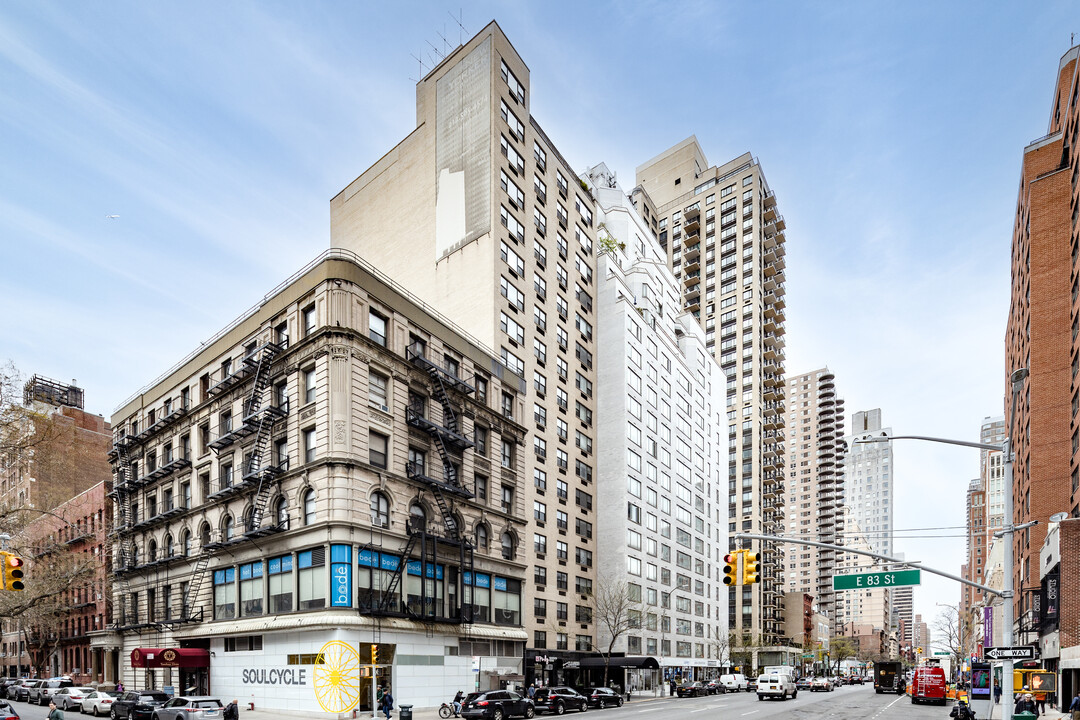 The New Yorker Condominium in New York, NY - Foto de edificio