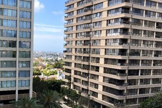 10747 Wilshire Blvd in Los Angeles, CA - Building Photo - Building Photo