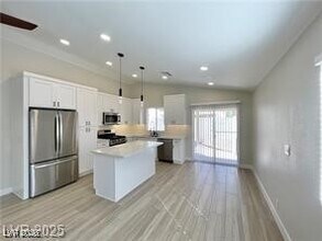8456 W Gilmore Ave in Las Vegas, NV - Building Photo - Building Photo