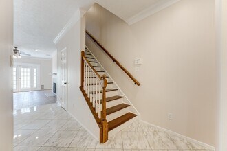 1039 Fountain View Dr in Houston, TX - Building Photo - Building Photo