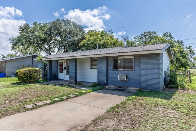 214 Antrim Dr in San Antonio, TX - Building Photo - Building Photo