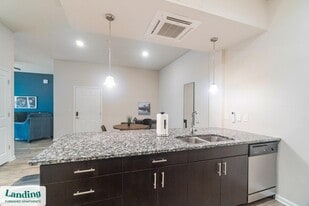655 W Mallard Creek Church Rd in Charlotte, NC - Building Photo