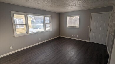 1636 S Glenn Ave in Wichita, KS - Foto de edificio - Building Photo