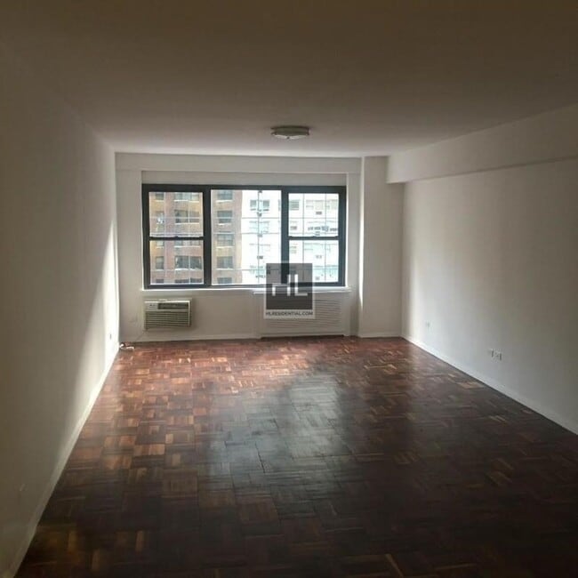 property at 157e E 57th St