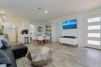 616 Claremore Dr in West Palm Beach, FL - Building Photo - Building Photo