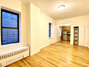 410 E 89th St in New York, NY - Building Photo - Building Photo