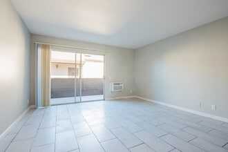 1369 Caminito Gabaldon, Unit C in San Diego, CA - Building Photo - Building Photo
