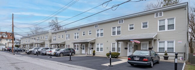 10 Hunt Pl in White Plains, NY - Building Photo - Building Photo