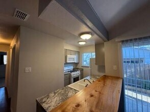 5904 Emerald Forest Dr in Austin, TX - Building Photo - Building Photo