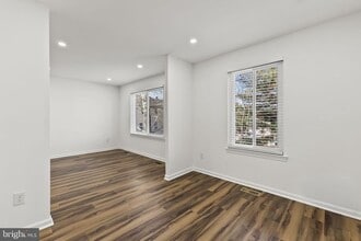 8234 Stationhouse Ct in Lorton, VA - Building Photo - Building Photo