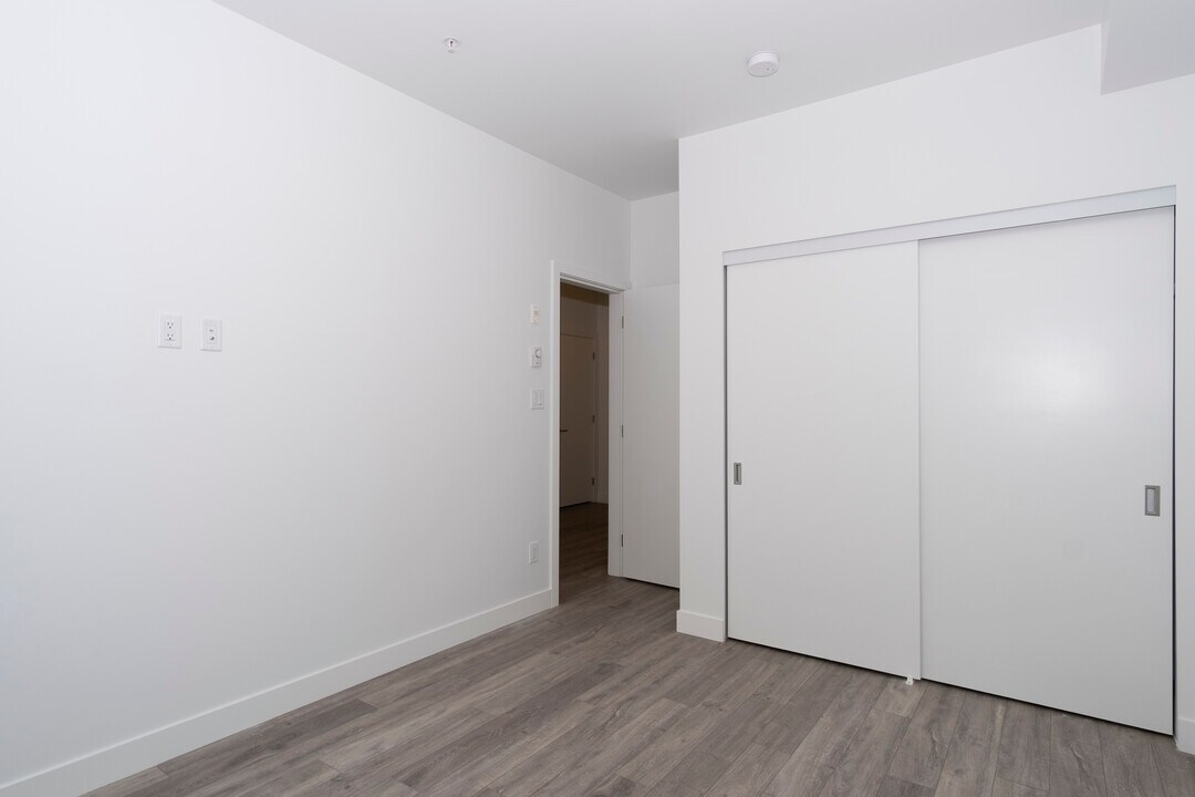 951 Charland Ave in Coquitlam, BC - Building Photo