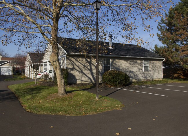 1210-1239 Wilshire Village Ct in Worthington, OH - Foto de edificio - Building Photo