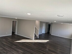 18512 Salem St NW in Elk River, MN - Foto de edificio - Building Photo