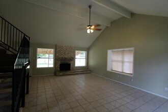 4904 Ripple Creek Dr in Baytown, TX - Building Photo - Building Photo