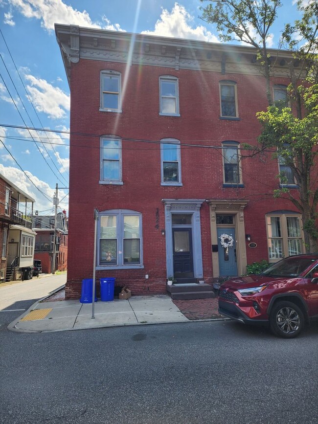 property at 1624 N 3rd St