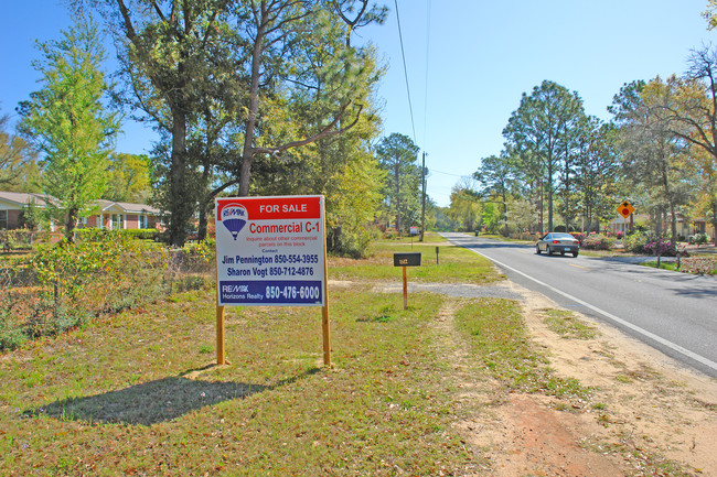 1512 E Burgess Rd in Pensacola, FL - Building Photo - Building Photo