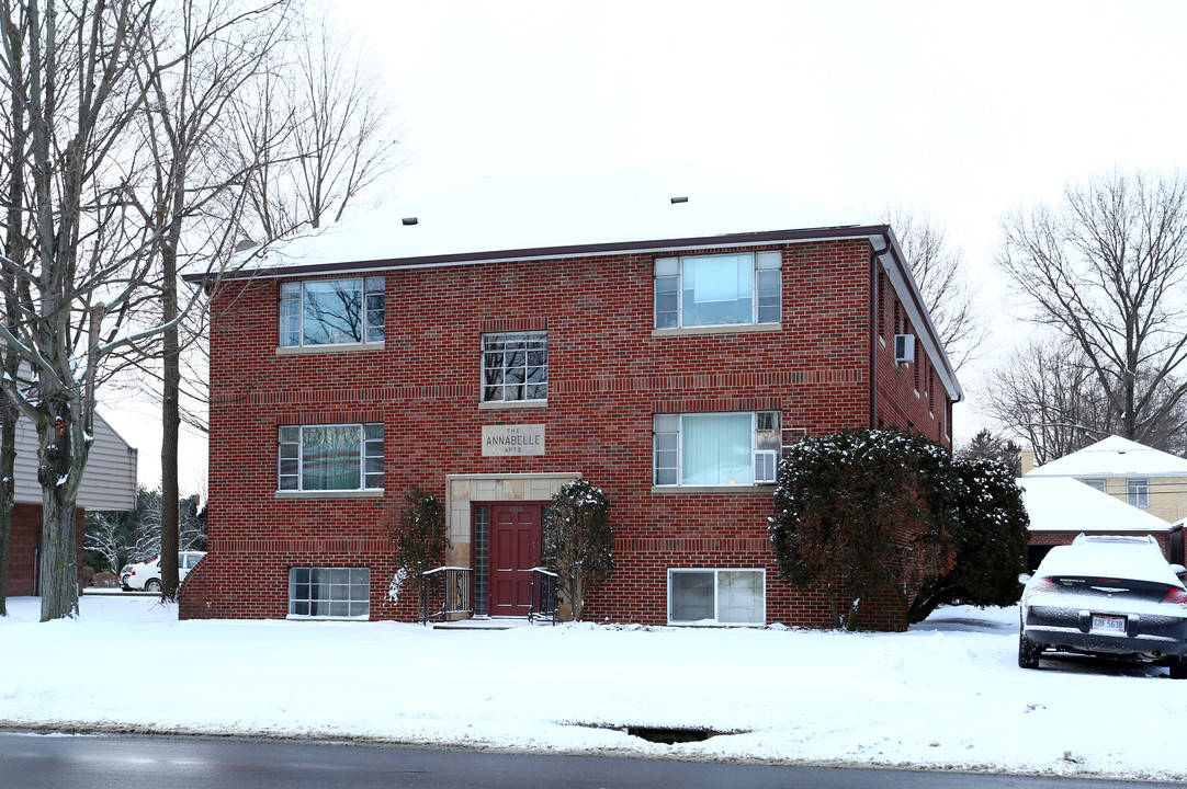 West Market Apartments in Akron, OH - Building Photo