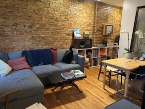 14 Evergreen Sq, Unit 2FL in Somerville, MA - Building Photo - Building Photo