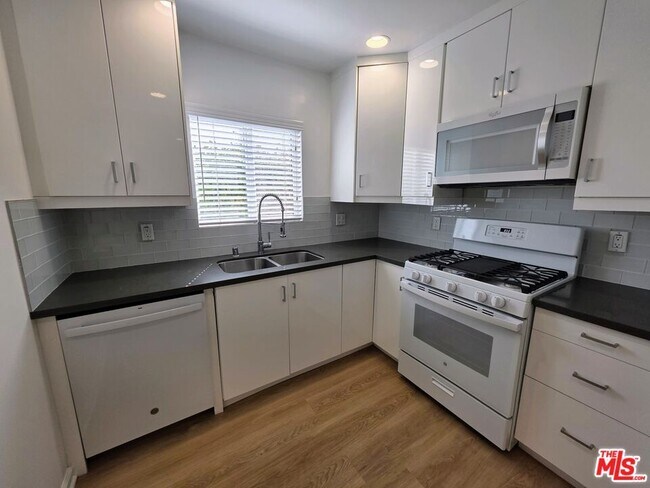 626 Broadway St in Los Angeles, CA - Building Photo - Building Photo