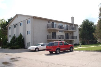 Lapeer Garden Apartments in Flint, MI - Building Photo - Building Photo