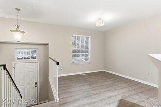 1563 N Bywood Ave in Clawson, MI - Building Photo - Building Photo