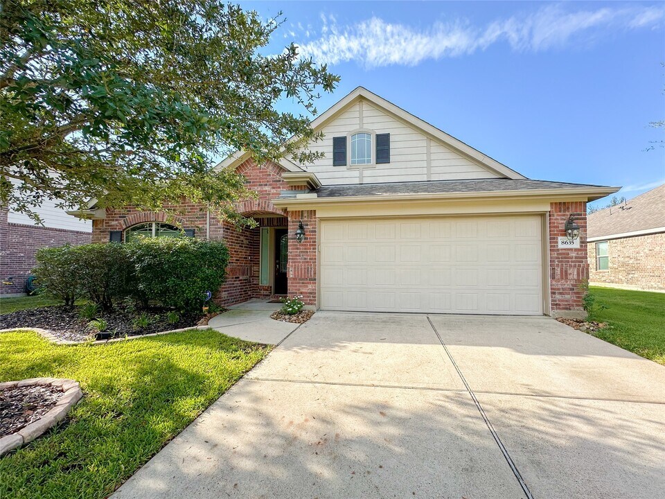 8635 Sweet Pasture Dr in Tomball, TX - Building Photo