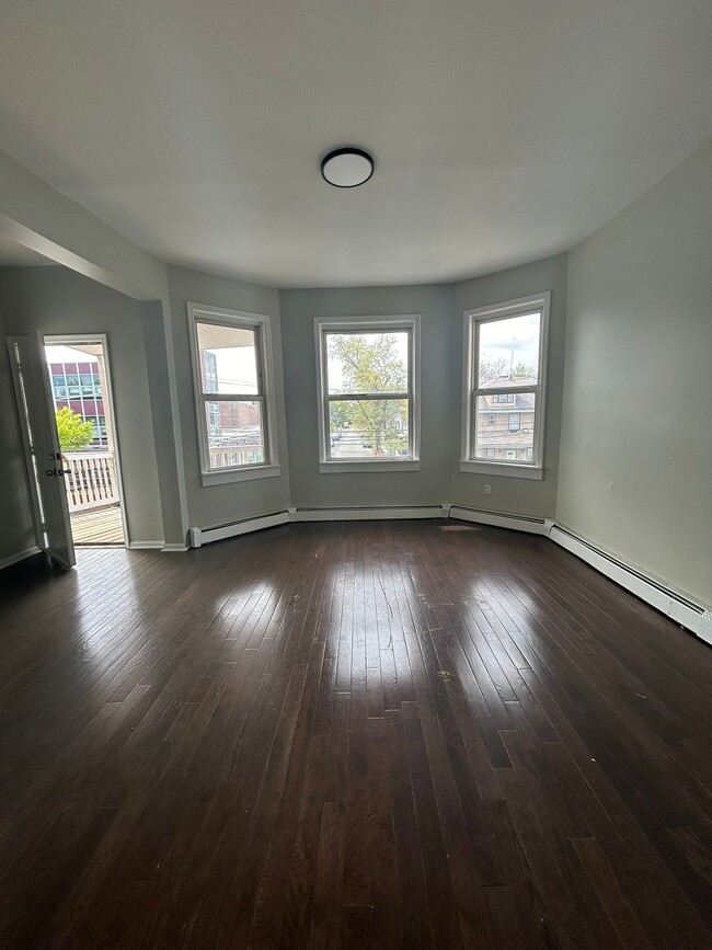 34 Clinton Pl, Unit Apt 2 in Newark, NJ - Building Photo - Building Photo