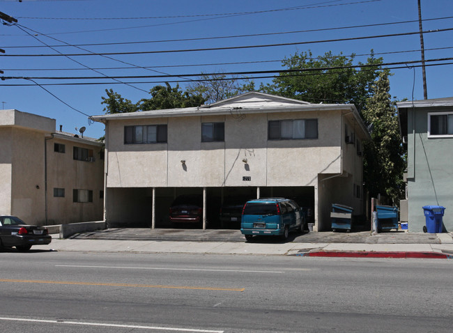 6271 Kester Ave in Van Nuys, CA - Building Photo - Building Photo